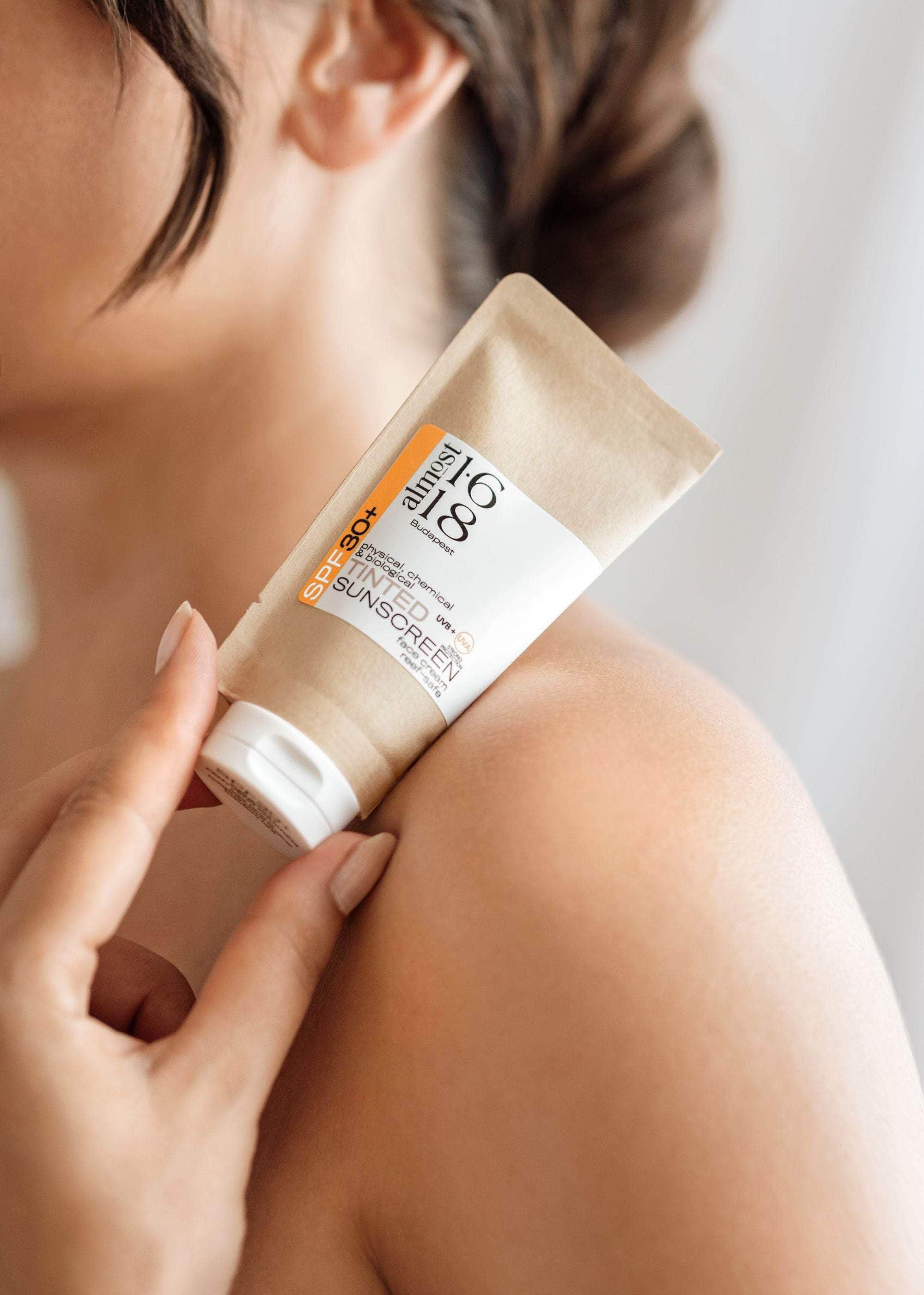almost1618 Sunscreen SPF30+ színezett napfényvédő arckrém Tinted Sunscreen